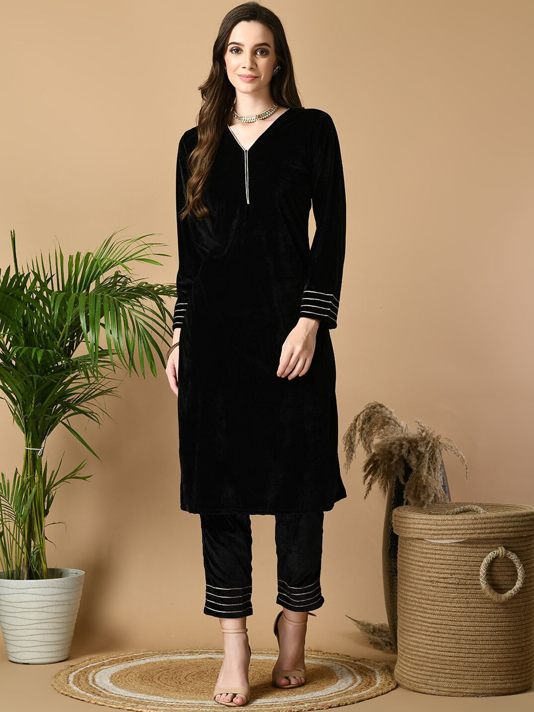 

Sangria V-Neck Velvet Kurta With Trousers, Black