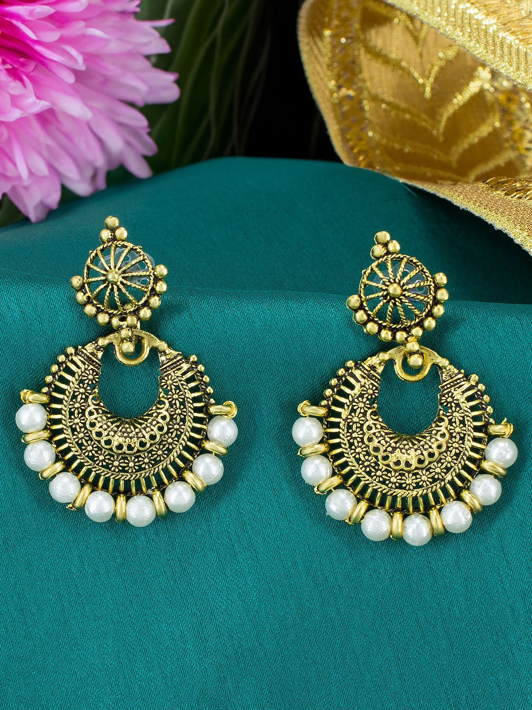 

PRIVIU Brass Plated Pearls Studded Chandbalis, Gold
