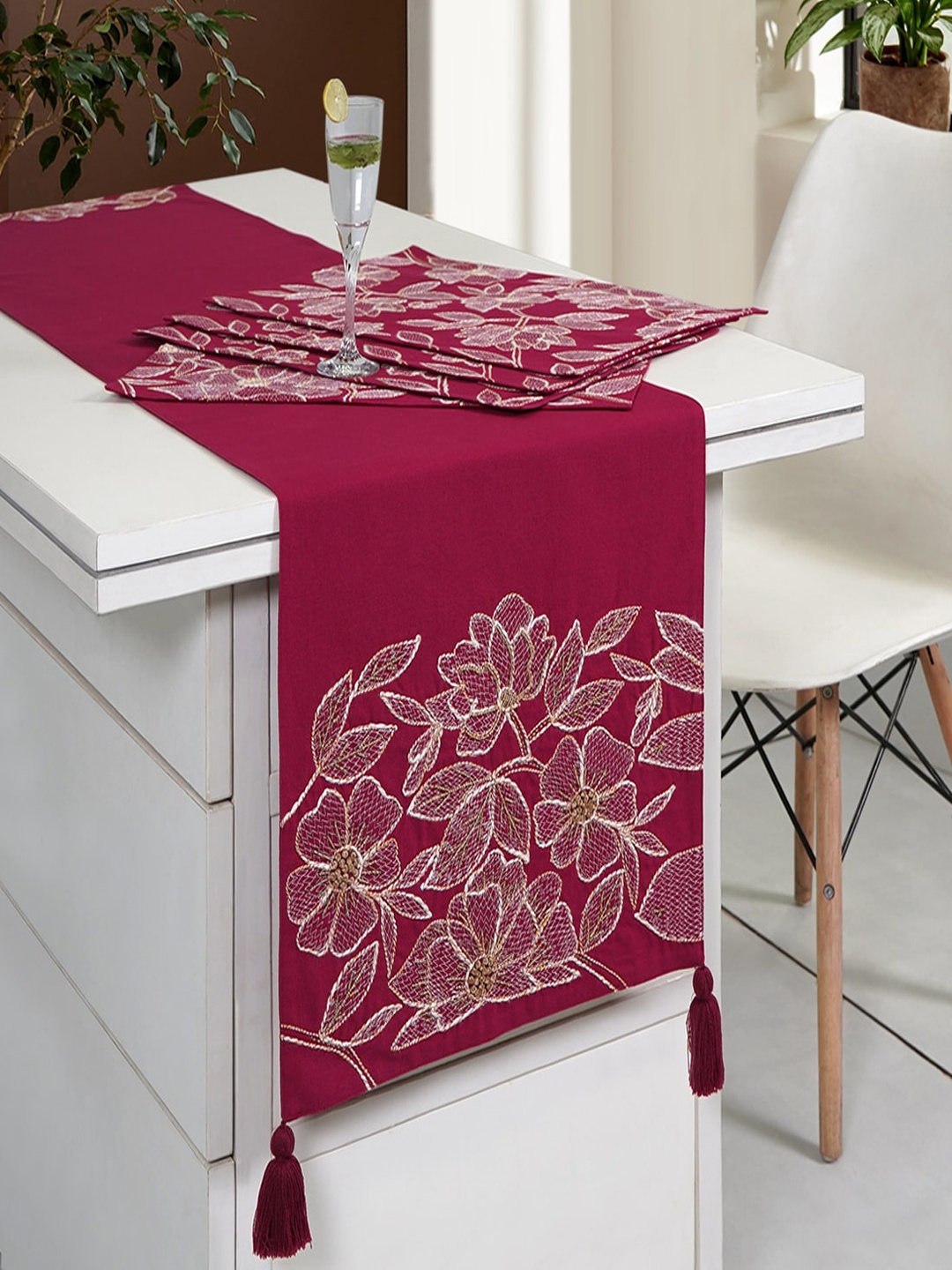 

Ode & Cleo Maroon 6 Pieces Floral Cotton Table Mats