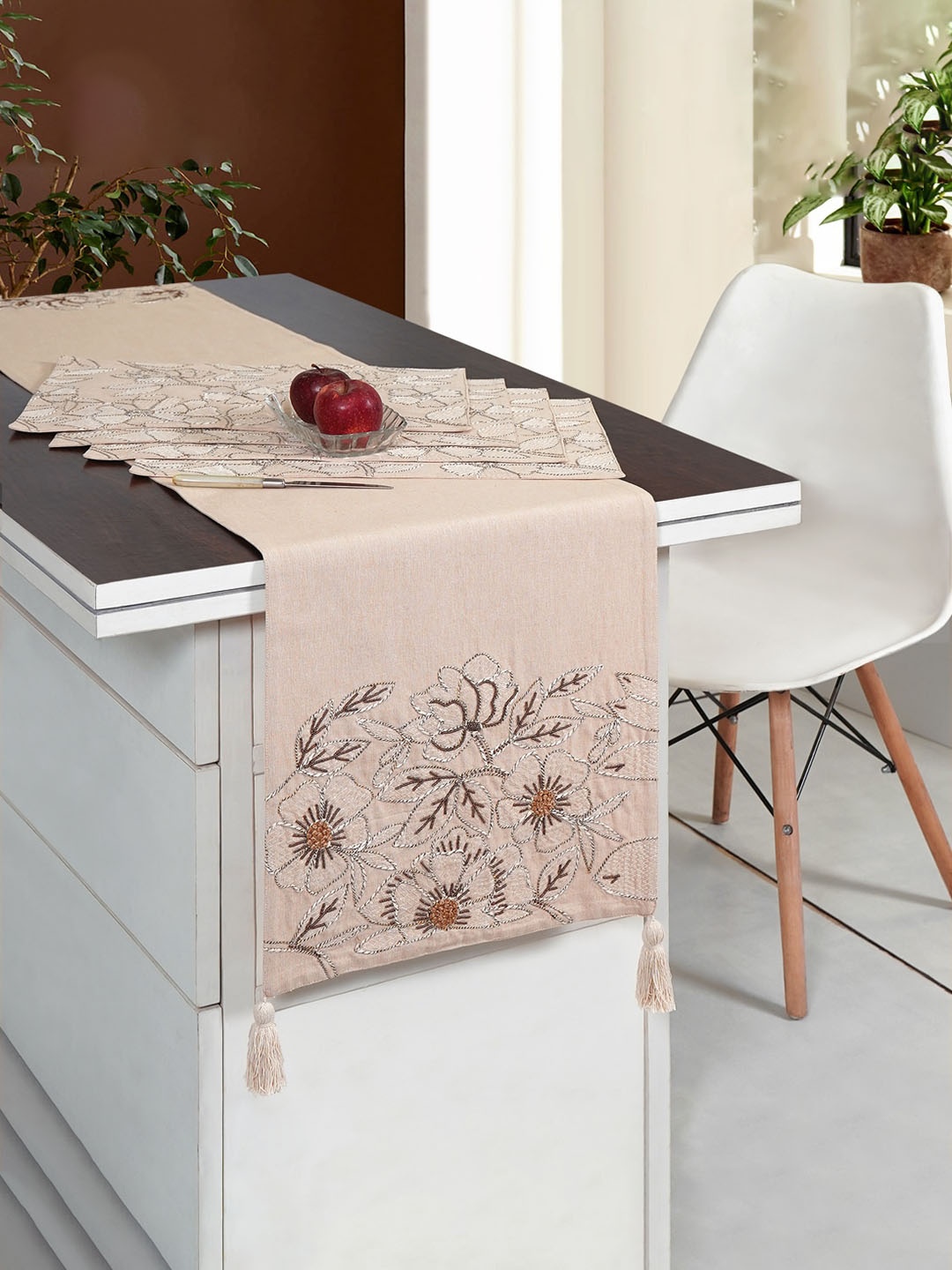 

Ode & Cleo Floral Embroidered Table Mat with Runners, Beige