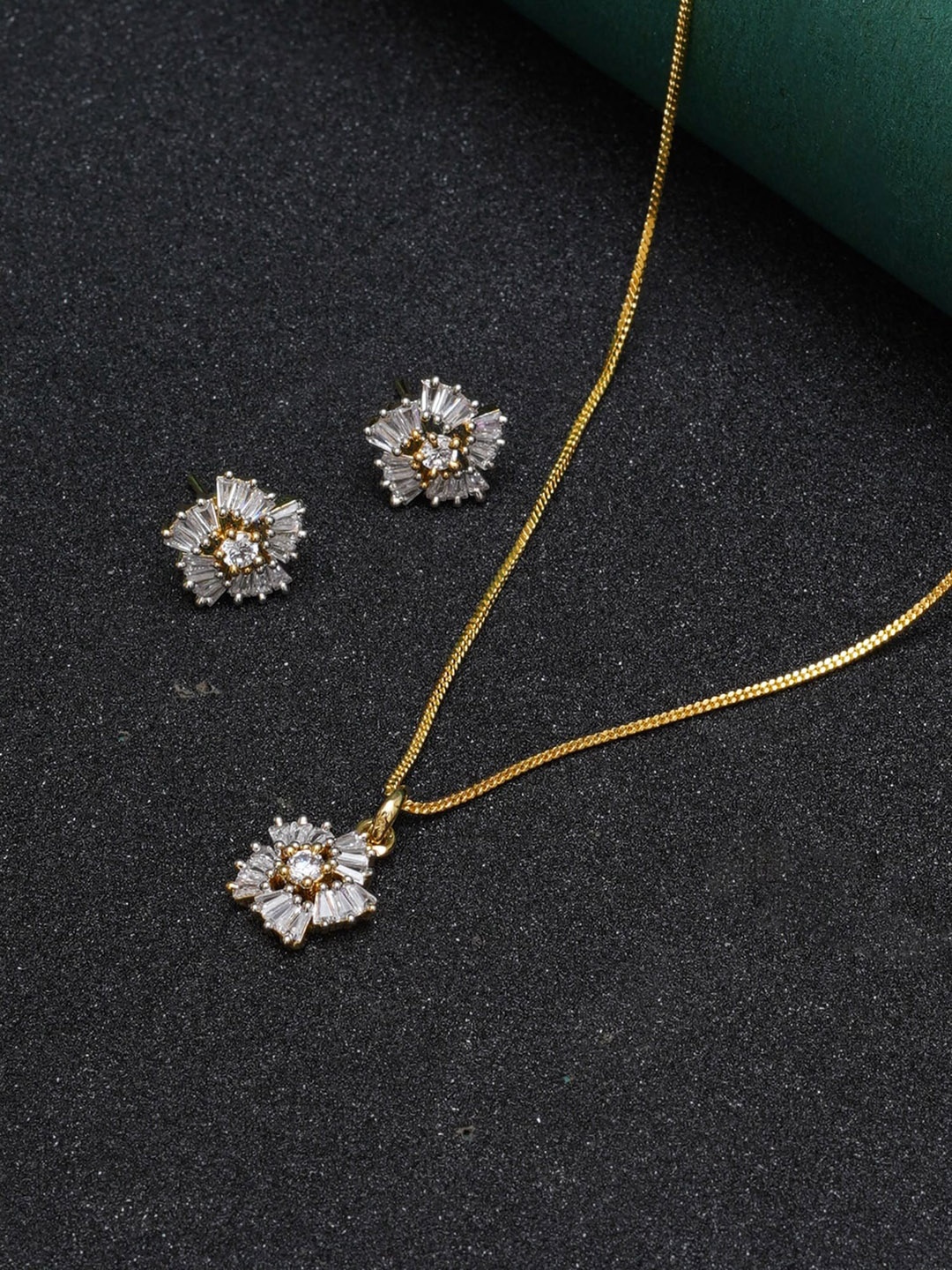 

Mali Fionna Gold-Plated Artificial Stones-Studded Jewellery Set