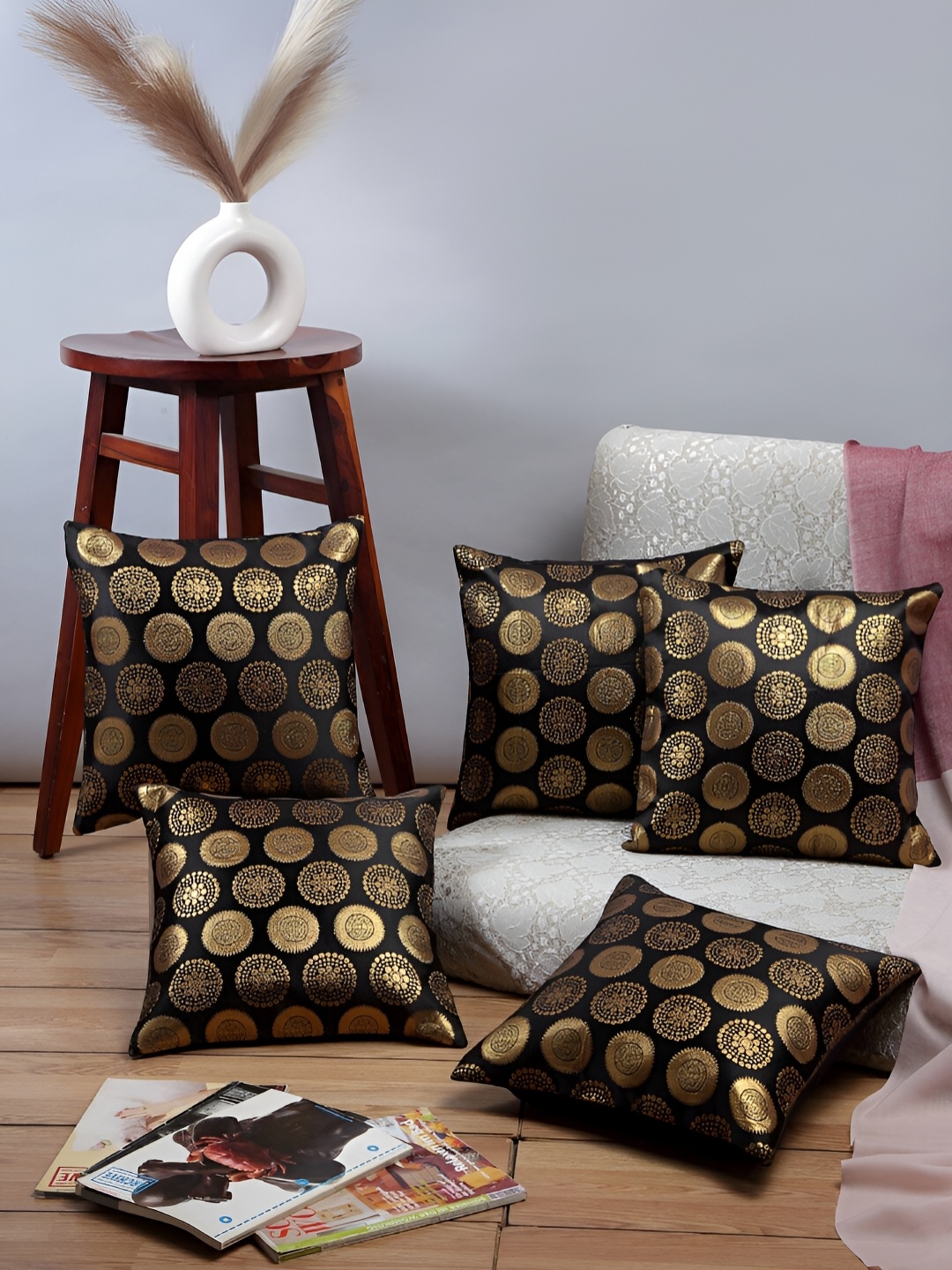 

ERIC LONDON Black 5 Pieces Floral Printed Square Cushion Covers
