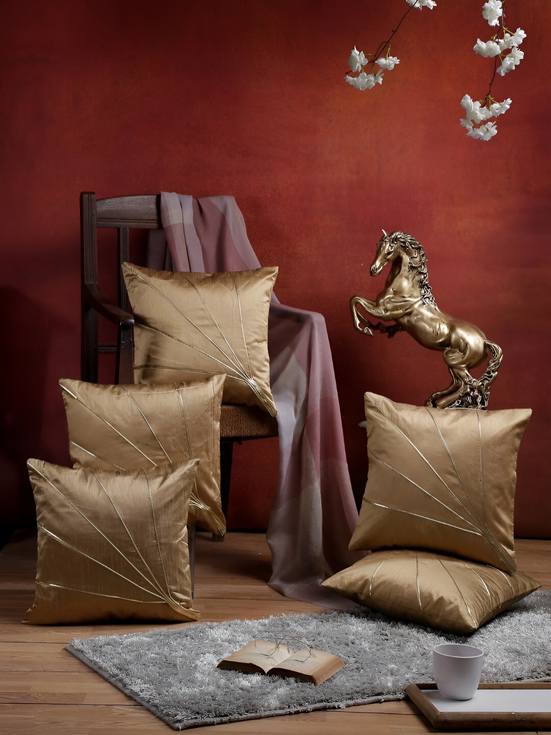 

ERIC LONDON Beige & Gold 5 Pieces Textured Square Cushion Covers