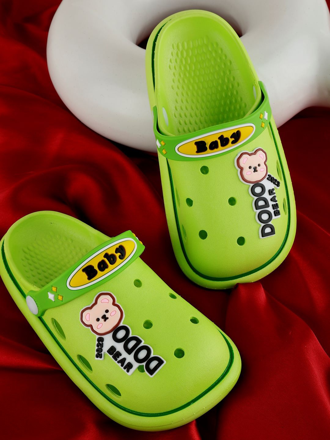 

PASSION PETALS Kids Dodo Embossed Lightweight Clogs, Green