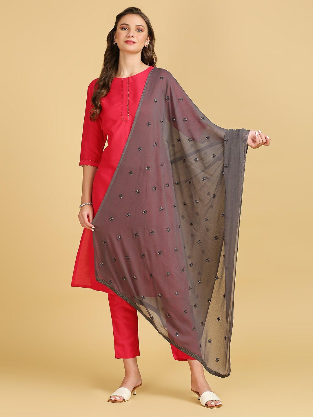 

Dupatta Bazaar Floral Embroidered Sequinned Dupatta, Grey