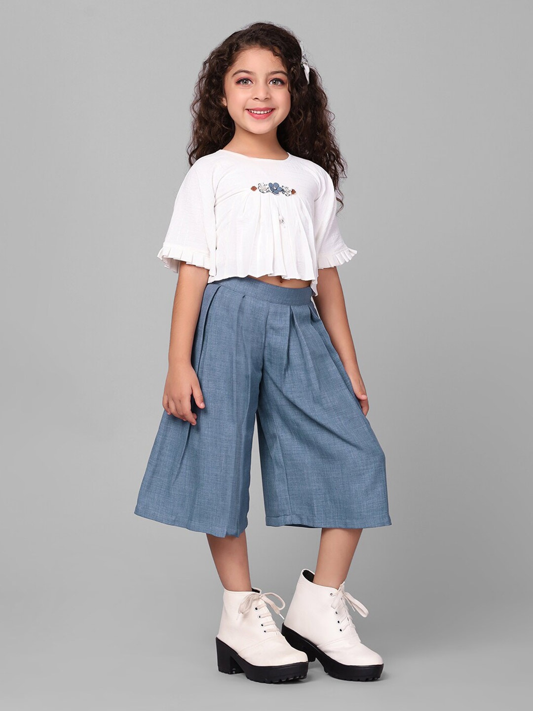 

Macwin Girls Round Neck Top With Capris, White