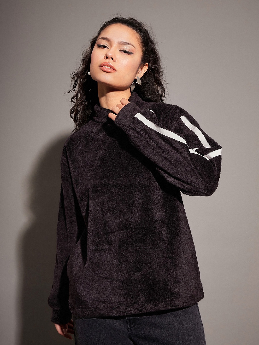 

SASSAFRAS Black High Neck Pullover