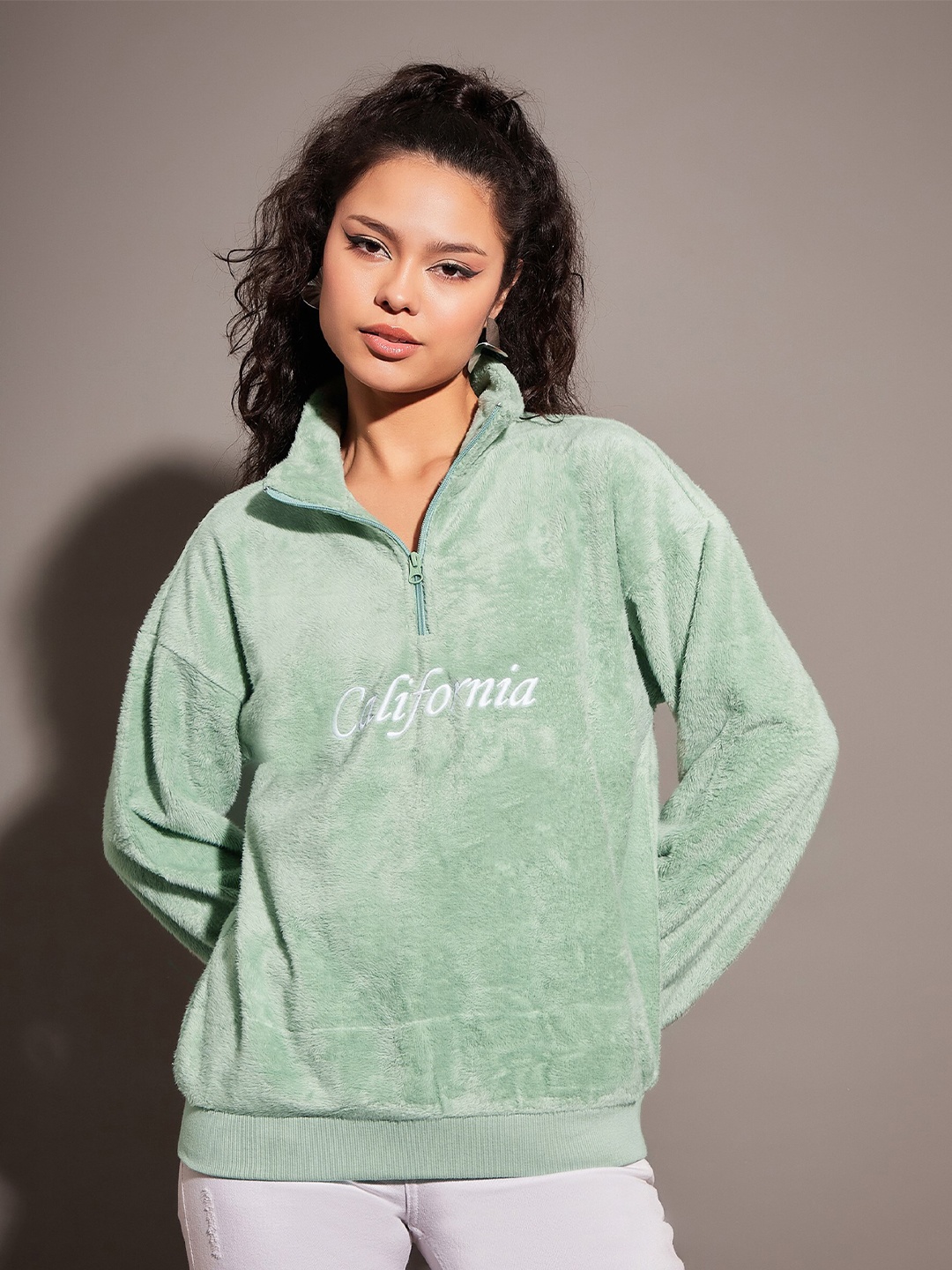 

SASSAFRAS Green Typography Printed Mock Collar Pullover Sweatshirt