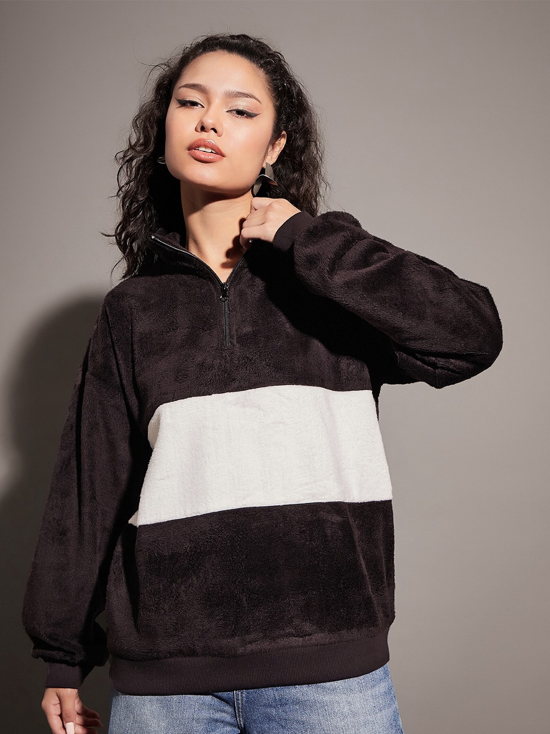 

SASSAFRAS Colourblocked Mock Collar Sweatshirt, Black