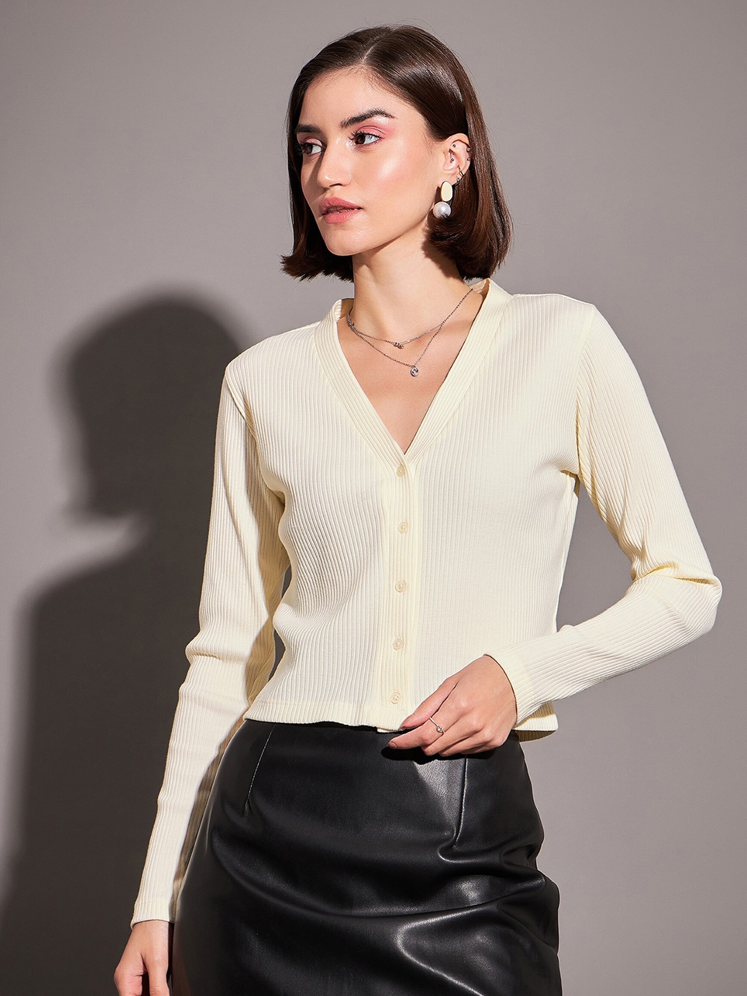 

SASSAFRAS Off-White V-Neck Long Sleeves Crop Top