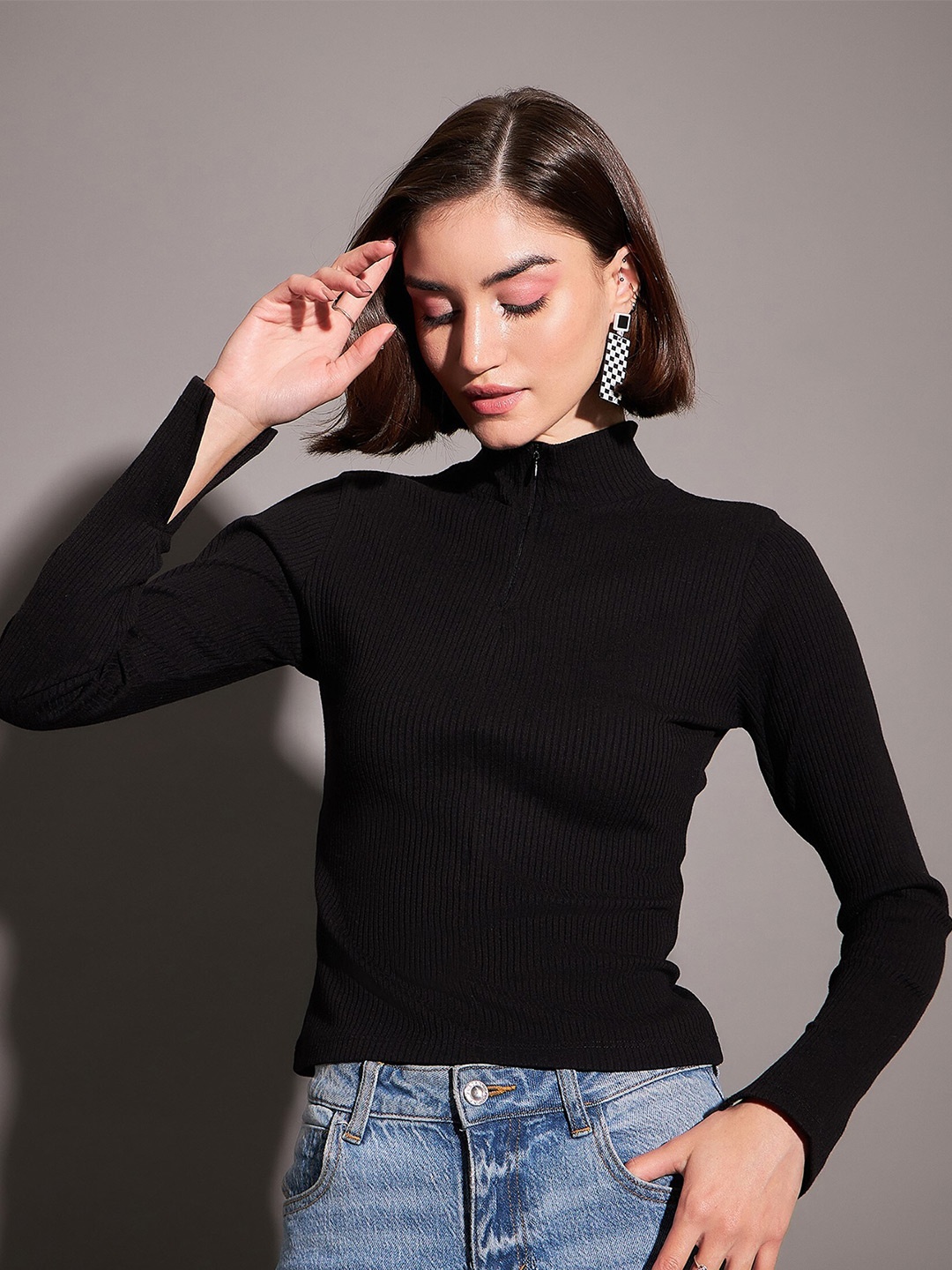 

SASSAFRAS Black High Neck Fitted Top