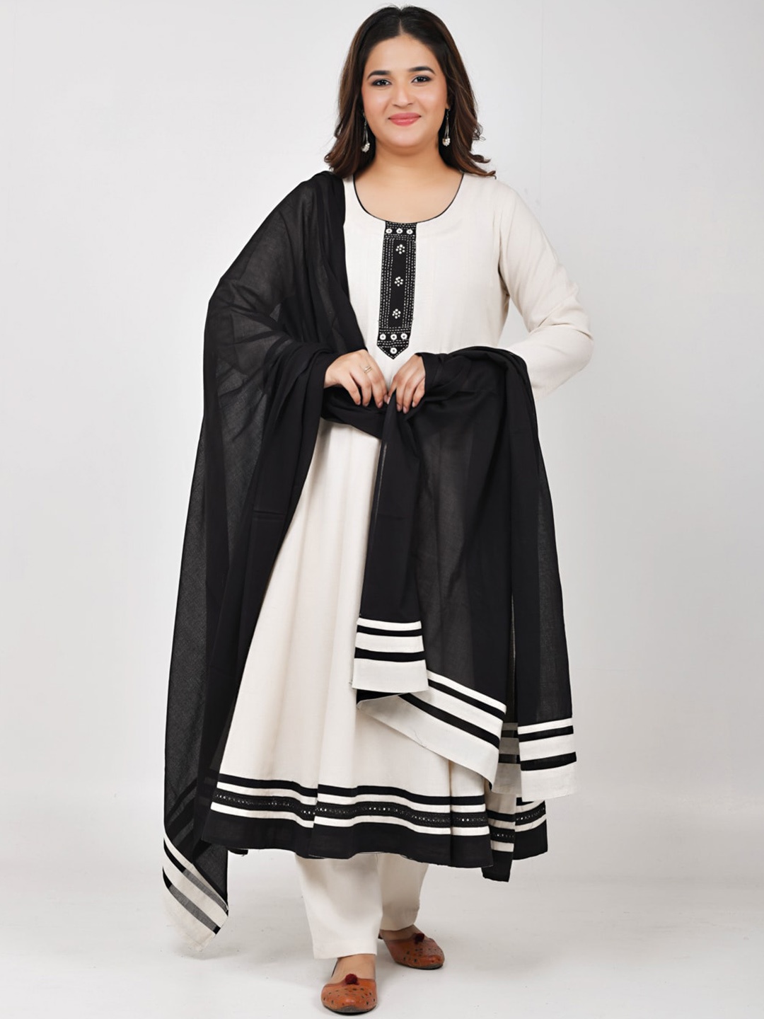 

Jaipuriya Fab Private Limited Ethnic Motifs Pure Cotton Kurta with Pyjamas & Dupatta, Off white