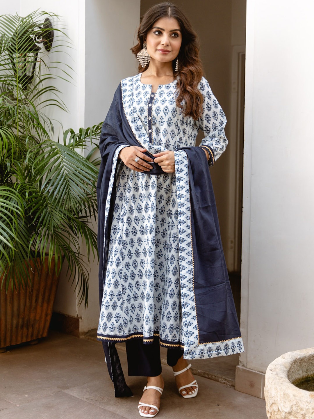 

Jaipuriya Fab Private Limited Ethnic Motifs Pure Cotton Kurta with Pyjamas & Dupatta, Blue