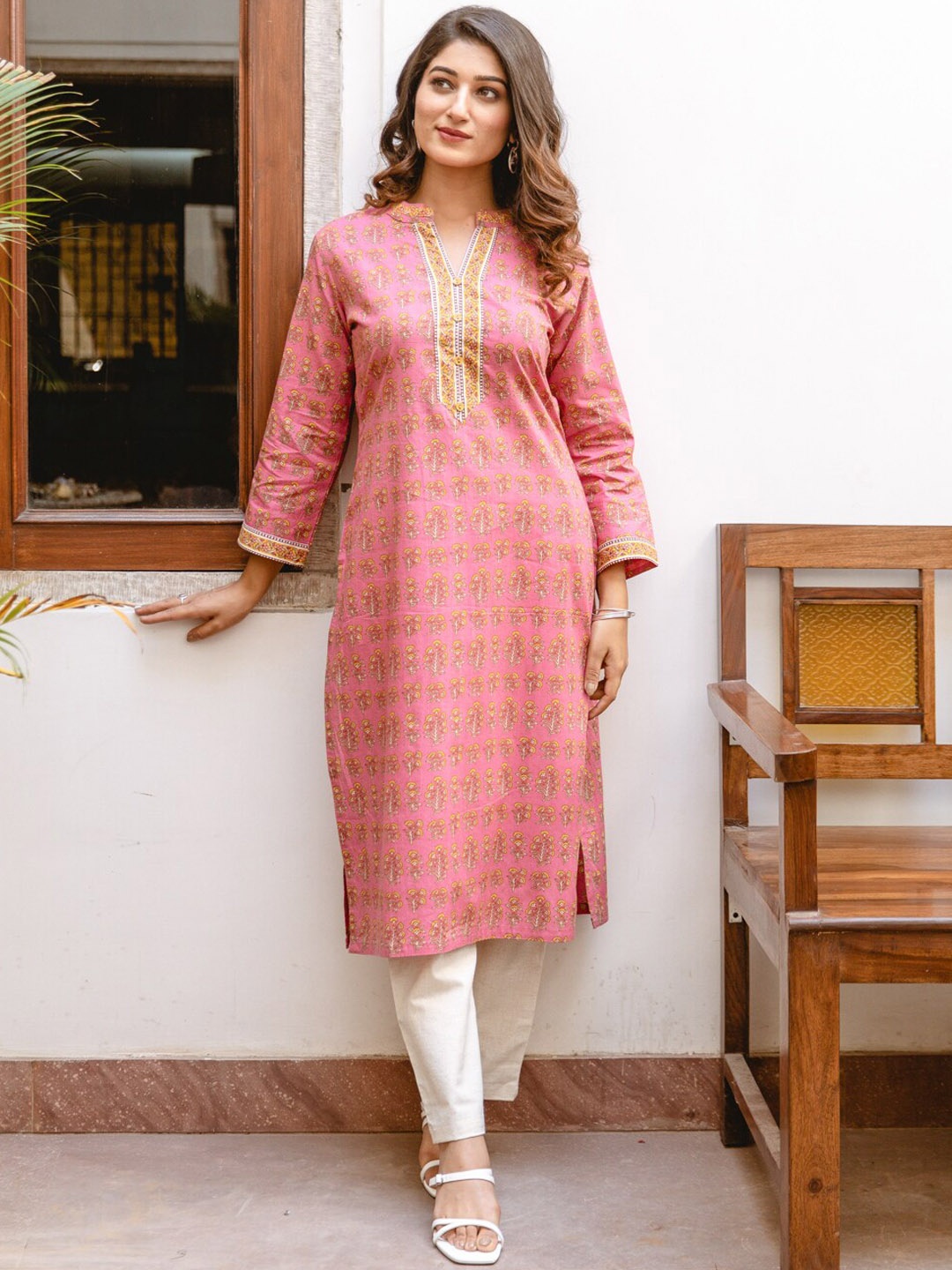 

Jaipuriya Fab Private Limited Floral Printed Thread Work Mandarin Collar Pure Cotton Kurta, Pink