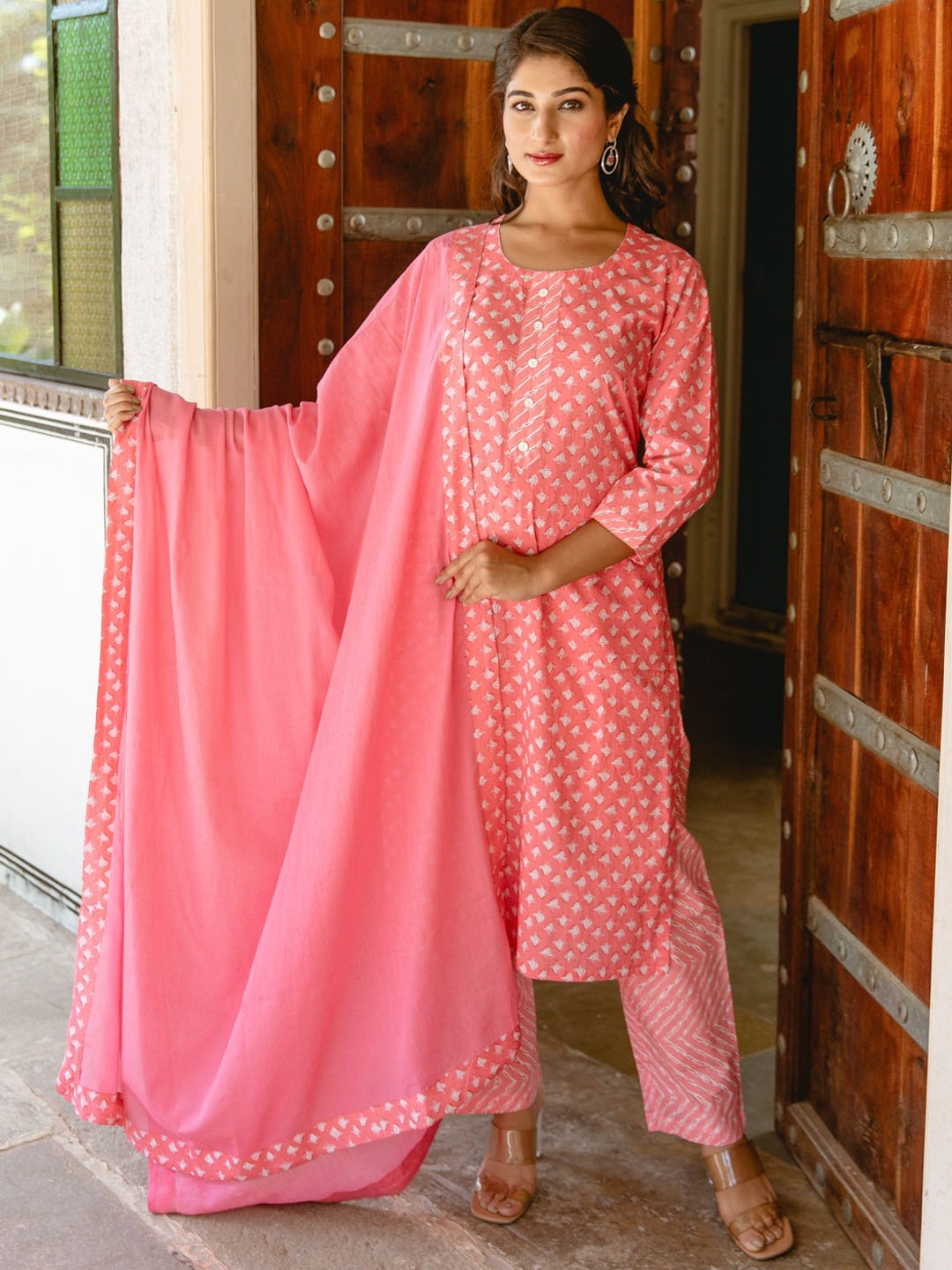 

Jaipuriya Fab Private Limited Ethnic Motifs Printed Cotton Kurta With Trousers & Dupatta, Pink