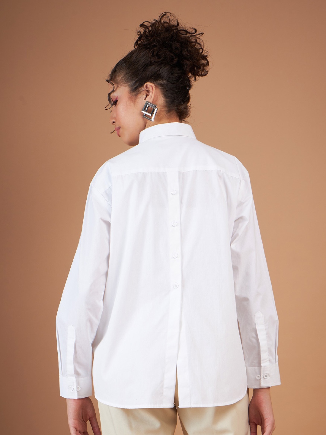 

SASSAFRAS Spread Collar Opaque Back Placket Detail Casual Pure Cotton Shirt, White