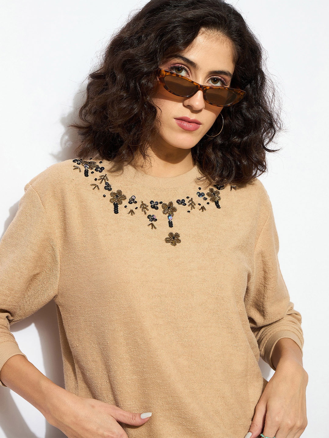 

SASSAFRAS Beige Embellished Sweatshirt