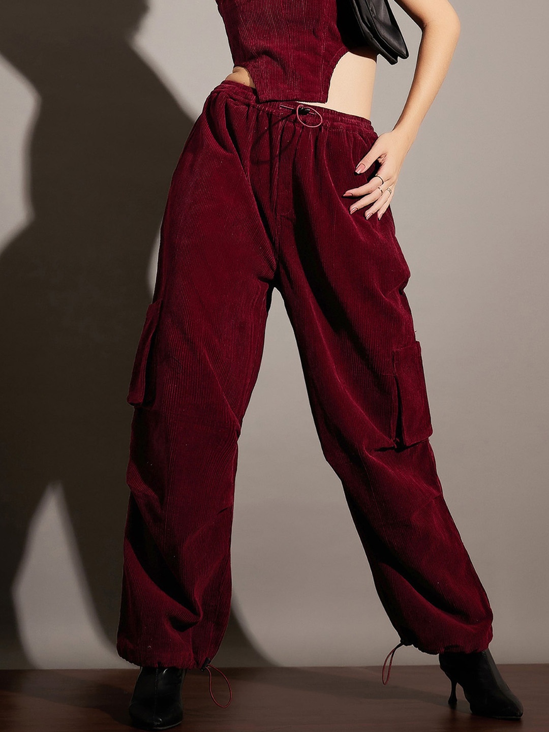 

SASSAFRAS Women Cotton Loose Fit Cargos, Maroon