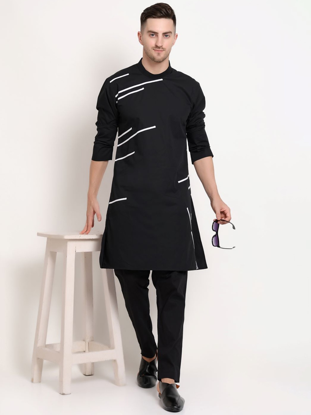 

MIDAV Striped Mandarin Collar Long Sleeves Cotton Straight Kurta, Black