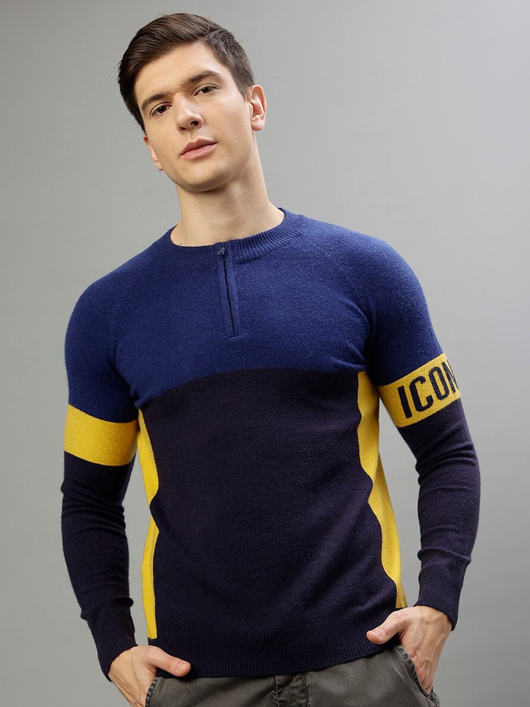 

Iconic Colourblocked Round Neck Pullover, Navy blue