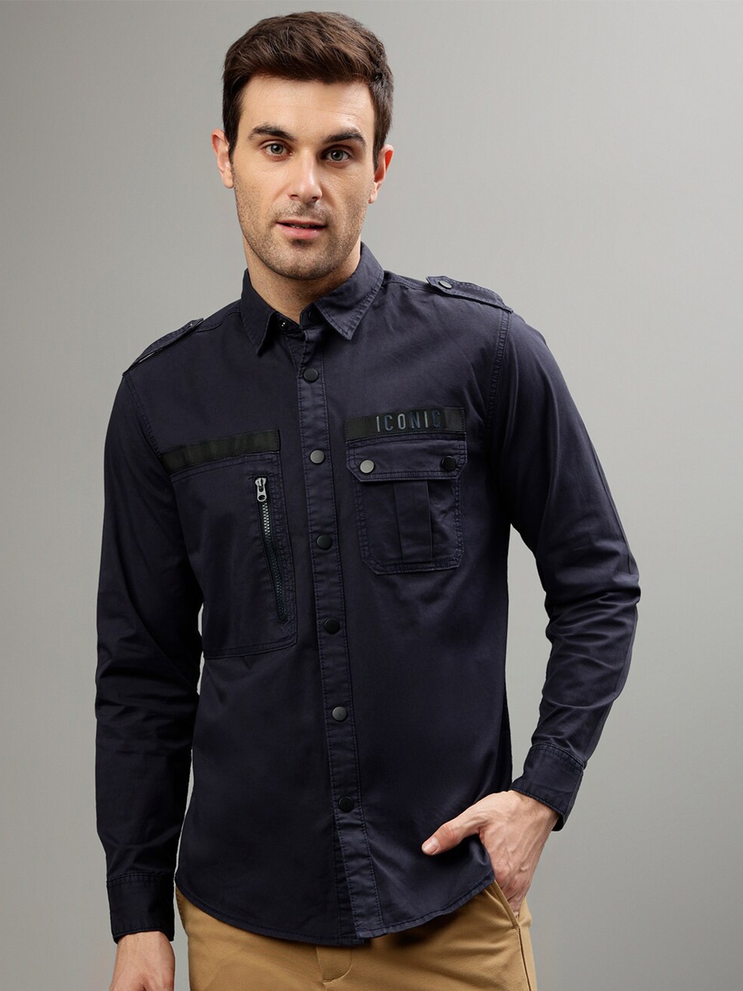 

Iconic Spread Collar Shoulder Tabs Casual Shirt, Navy blue