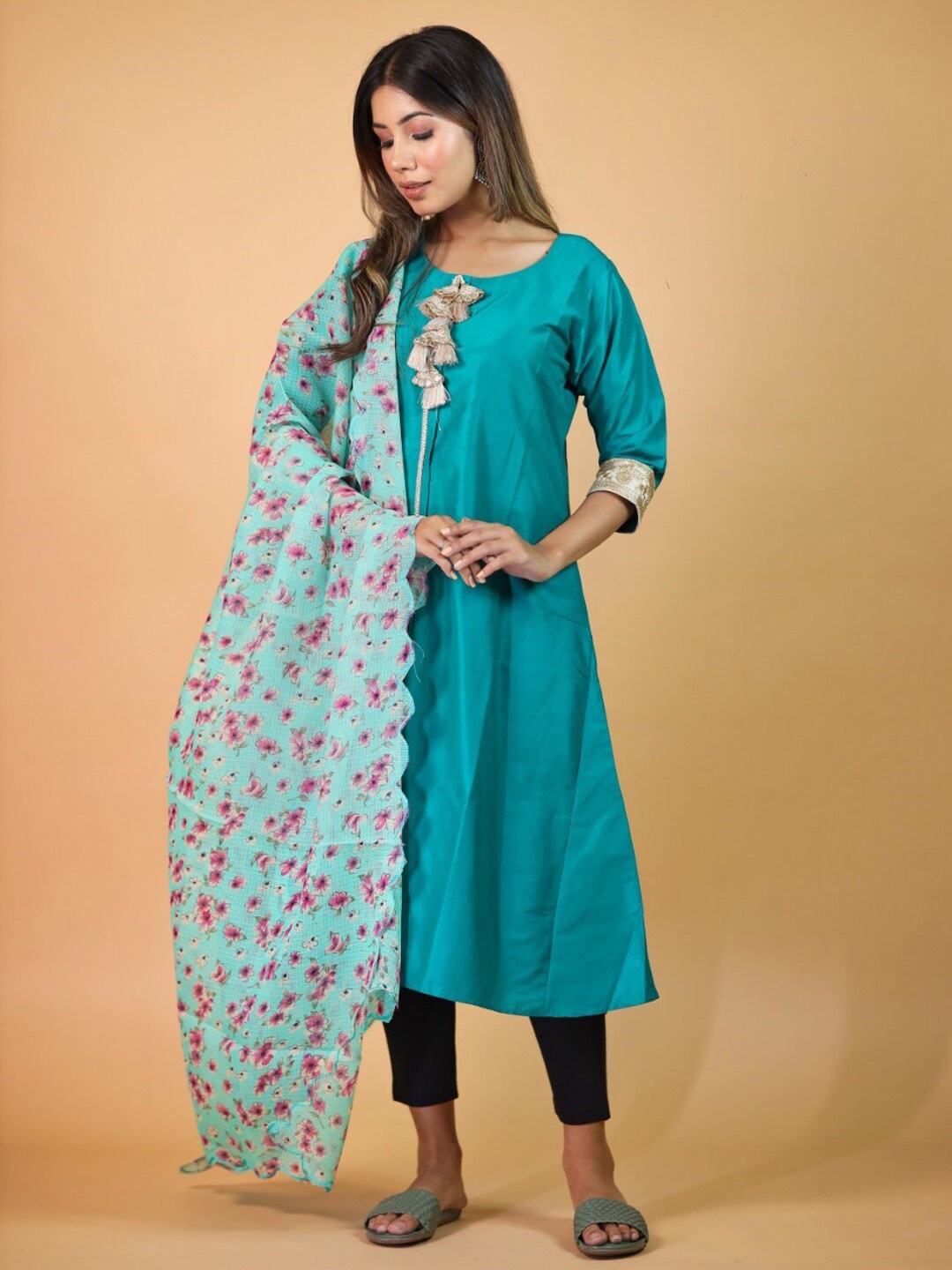 

Trinjann Embellished Sequinned Pure Cotton Kurta With Dupatta, Turquoise blue