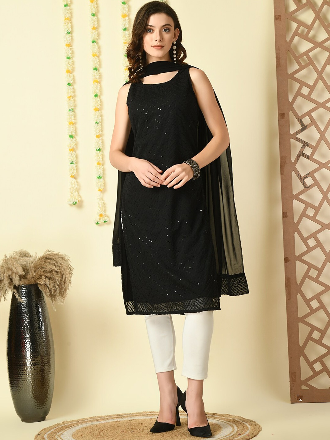 

Myshka Floral Embroidered Sleeveless Dobby Straight Kurta With Dupatta, Black