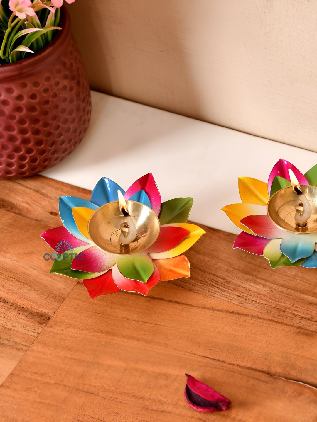 

COOPTIC Metallic Toned 2 Pieces Lotus Shaped Diyas