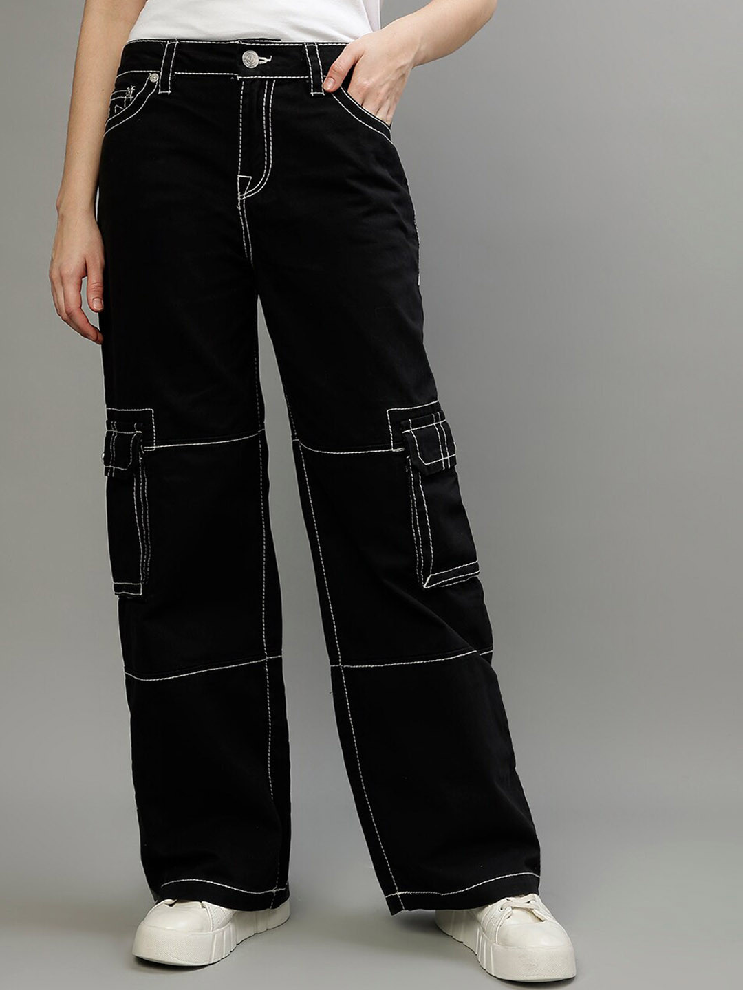 

True Religion Women Big T Cargo Oversized Relaxed Fit Pure Cotton Cargo Jeans, Black