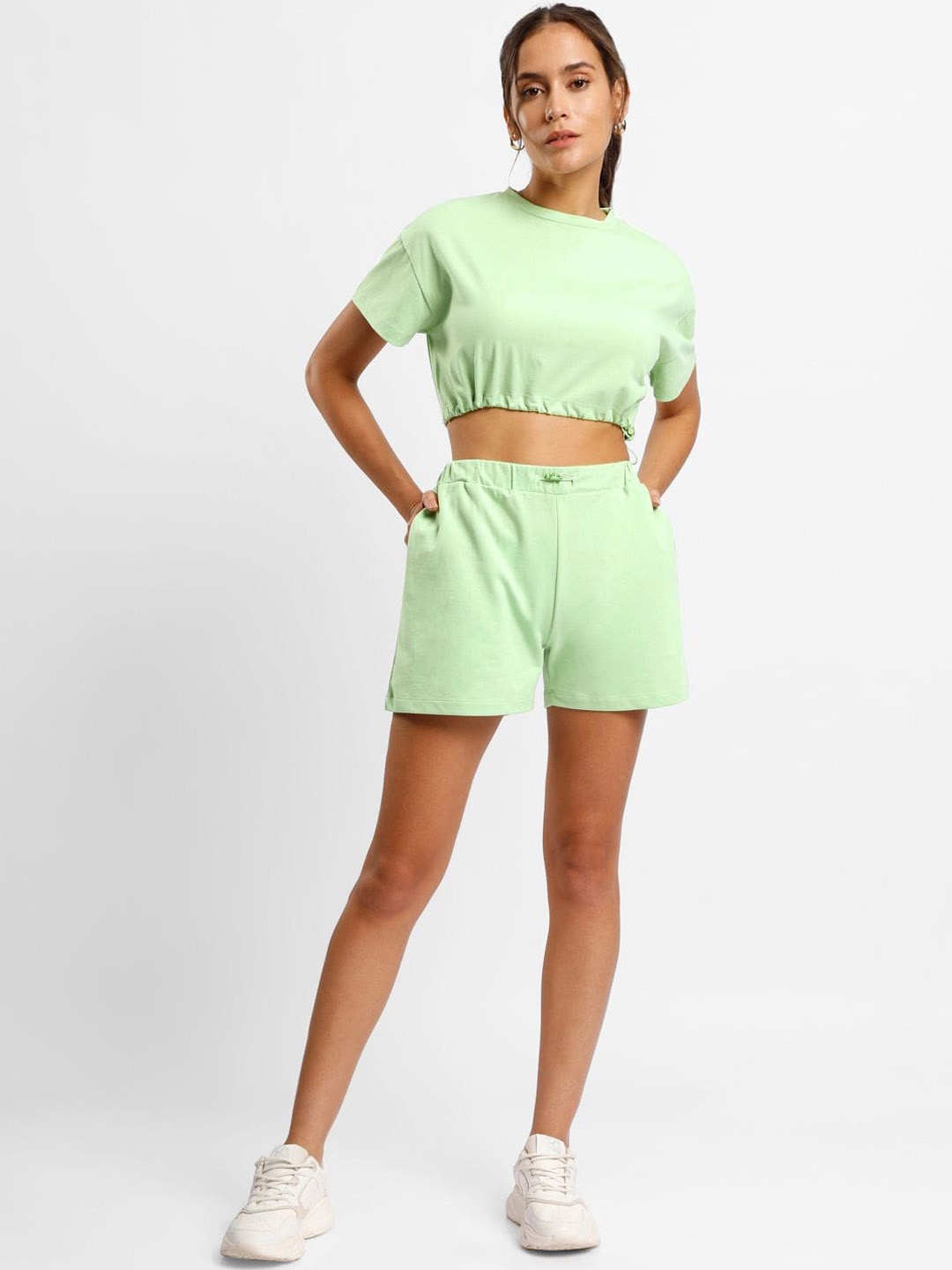 

NOBERO Crop Top With Shorts, Green