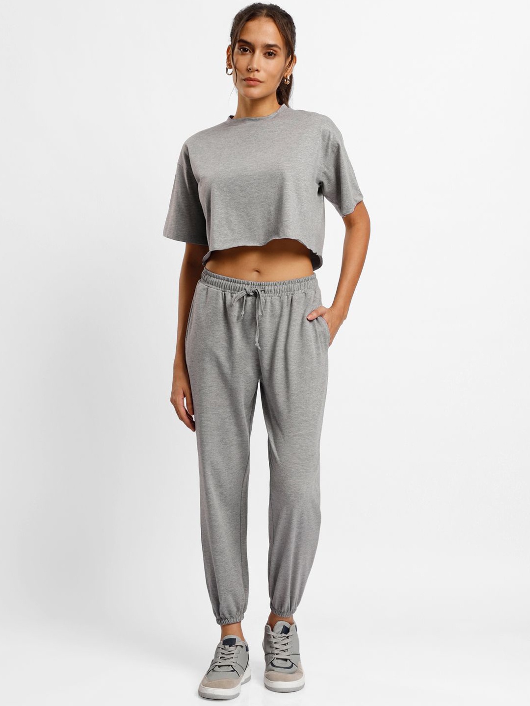 

NOBERO Short Sleeves Crop Top & Joggers, Grey melange