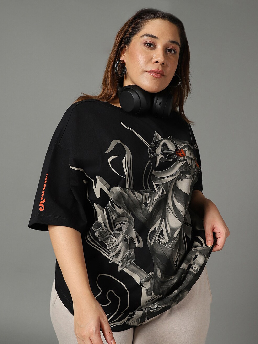 

Bewakoof Plus Graphic Printed Cotton Drop-Shoulder Sleeves Oversized T-shirt, Black