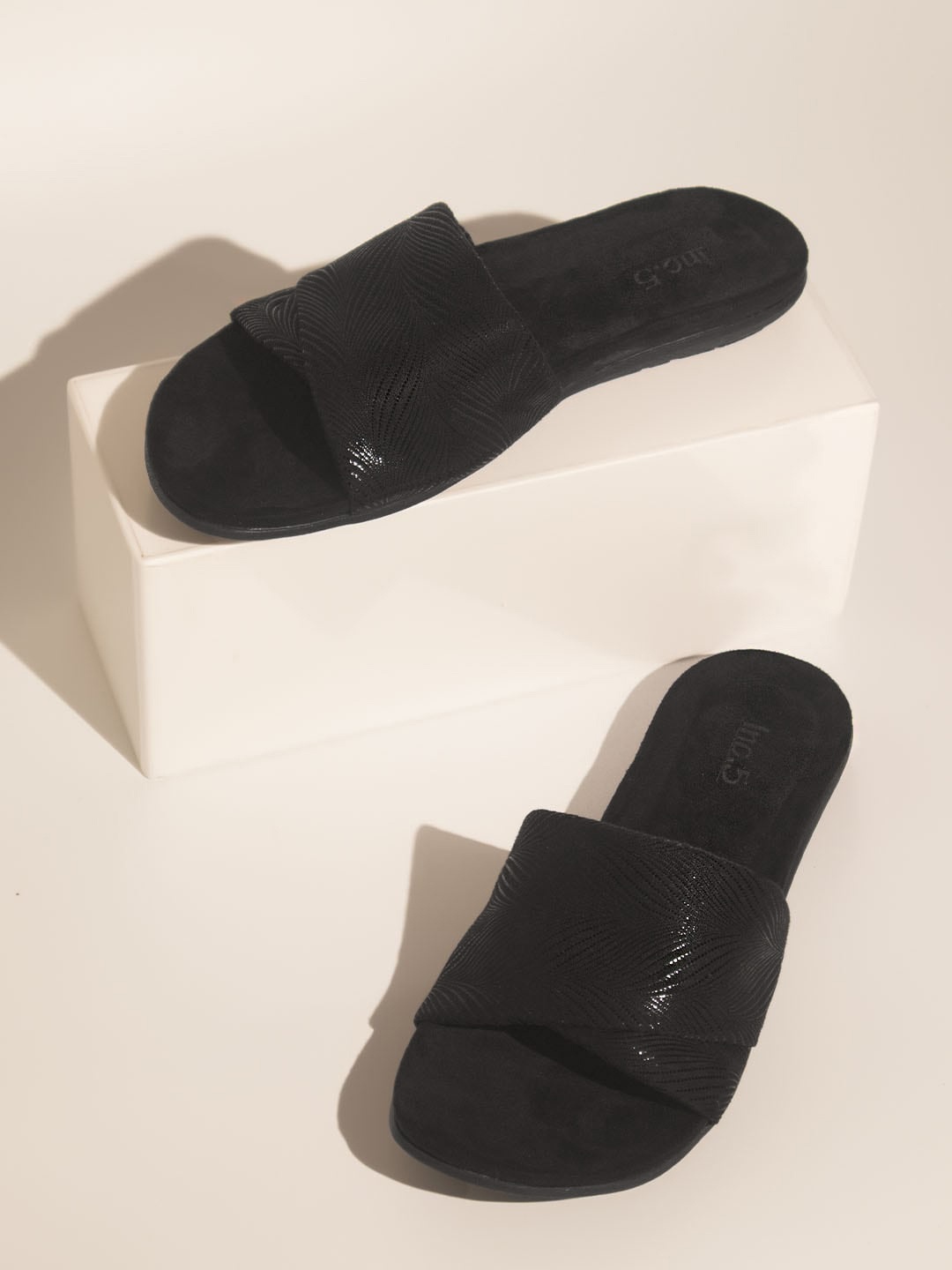 

Inc 5 Printed Open Toe Flats, Black