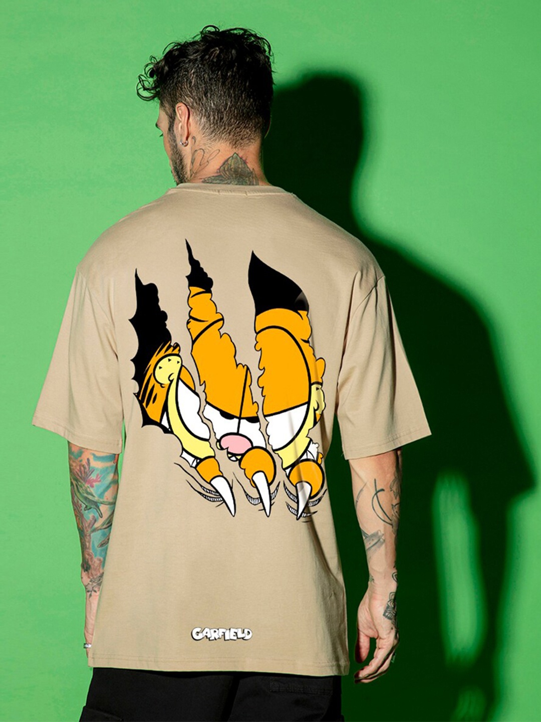 

Bewakoof Garfield Printed Drop-Shoulder Sleeves Oversized Cotton T-shirt, Brown
