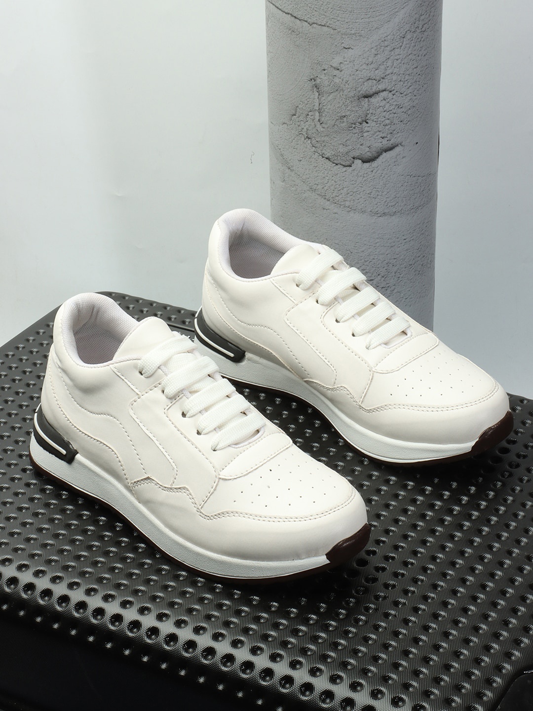 

The Roadster Lifestyle Co.Women White Perforations Lightweight Sneakers