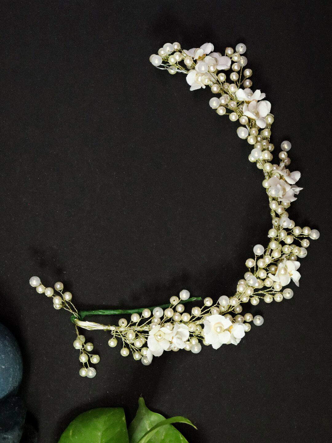 

VAGHBHATT Pearl Studded Hair Accessory, White