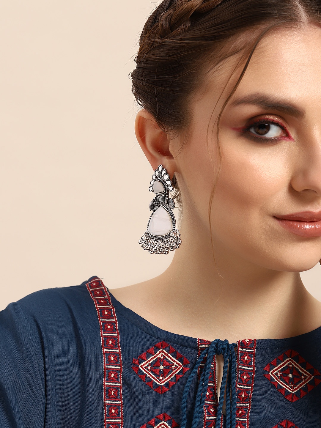

Sangria Silver-Toned & White Geometric Drop Earrings
