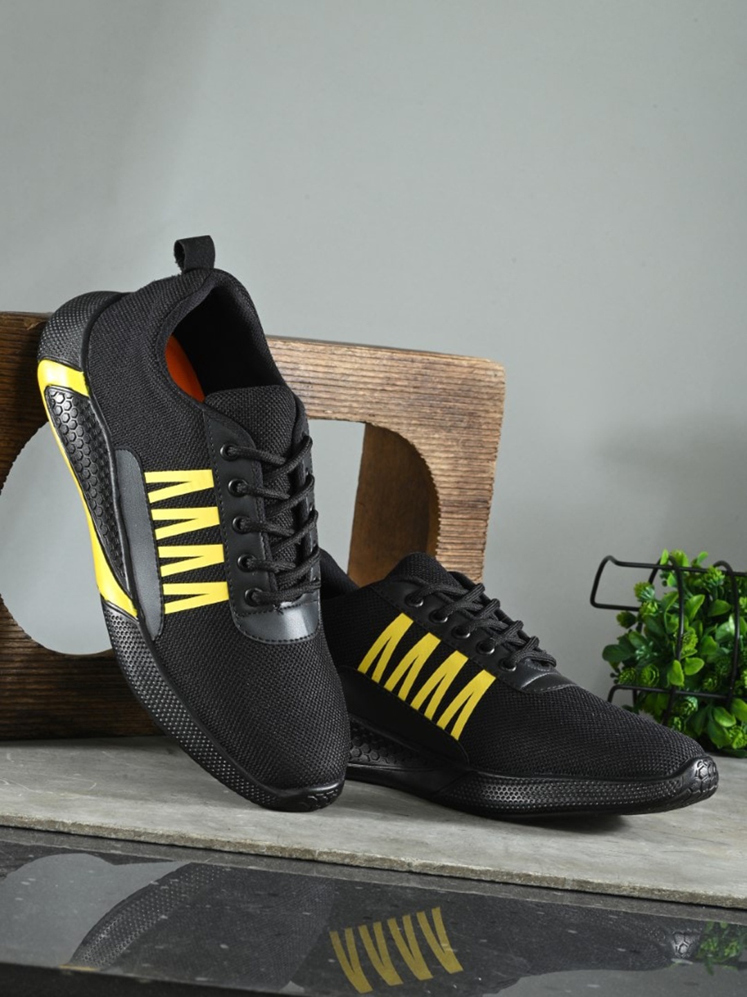 

HERE&NOW Men Black & Yellow Colourblocked Comfort Insole Sneakers