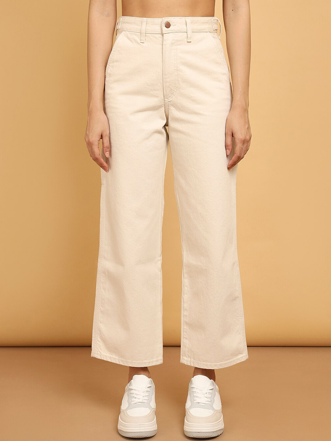 

Wrangler Women High Rise Cotton Cropped Trousers, Cream