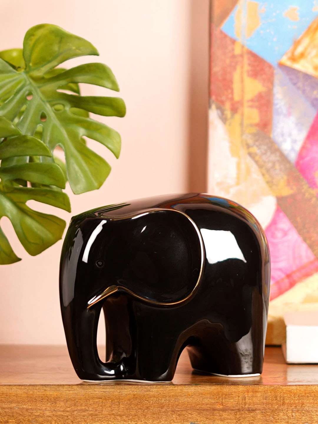 

THE ARTMENT Black Glossy Guardian Resin Elephant Showpieces