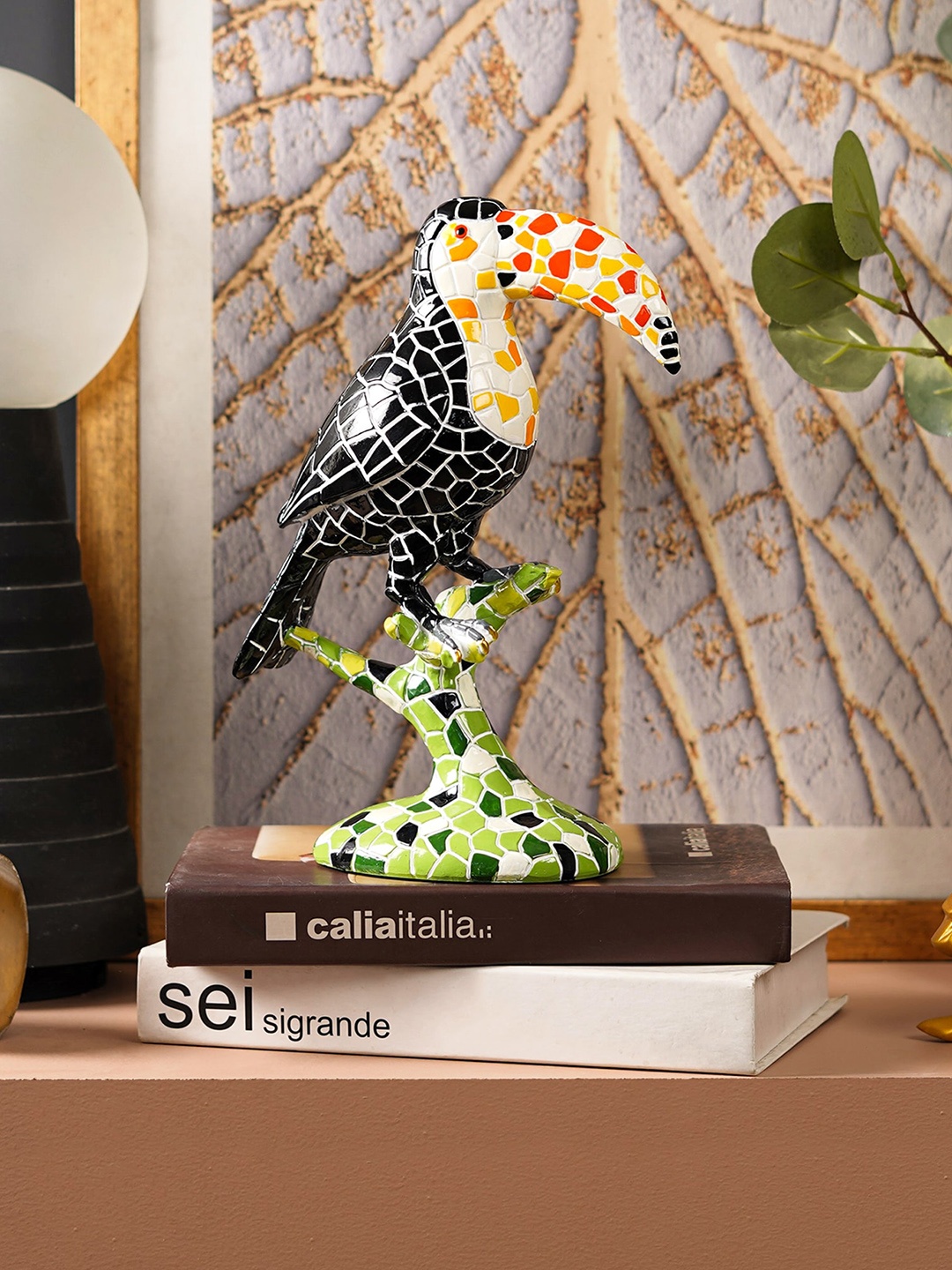 

THE ARTMENT Black & White Avian Mosaic Resin Polyresin Bird Showpiece