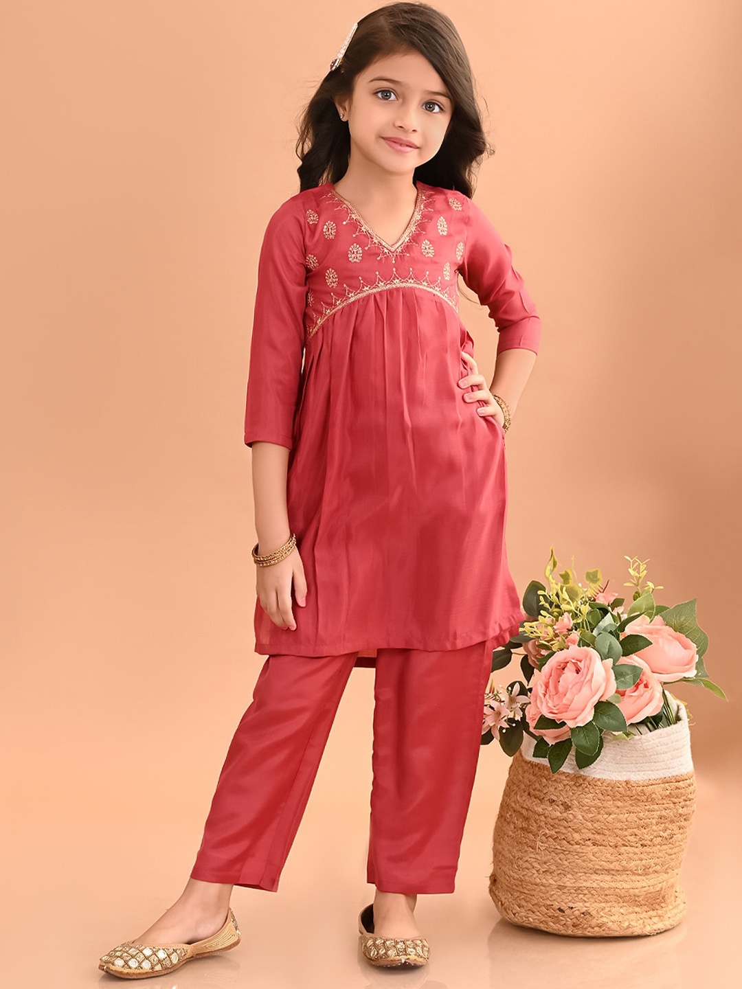 

LilPicks Girls Ethnic Motifs Yoke Design Zardozi Pure Cotton Empire Kurta With Trousers, Red