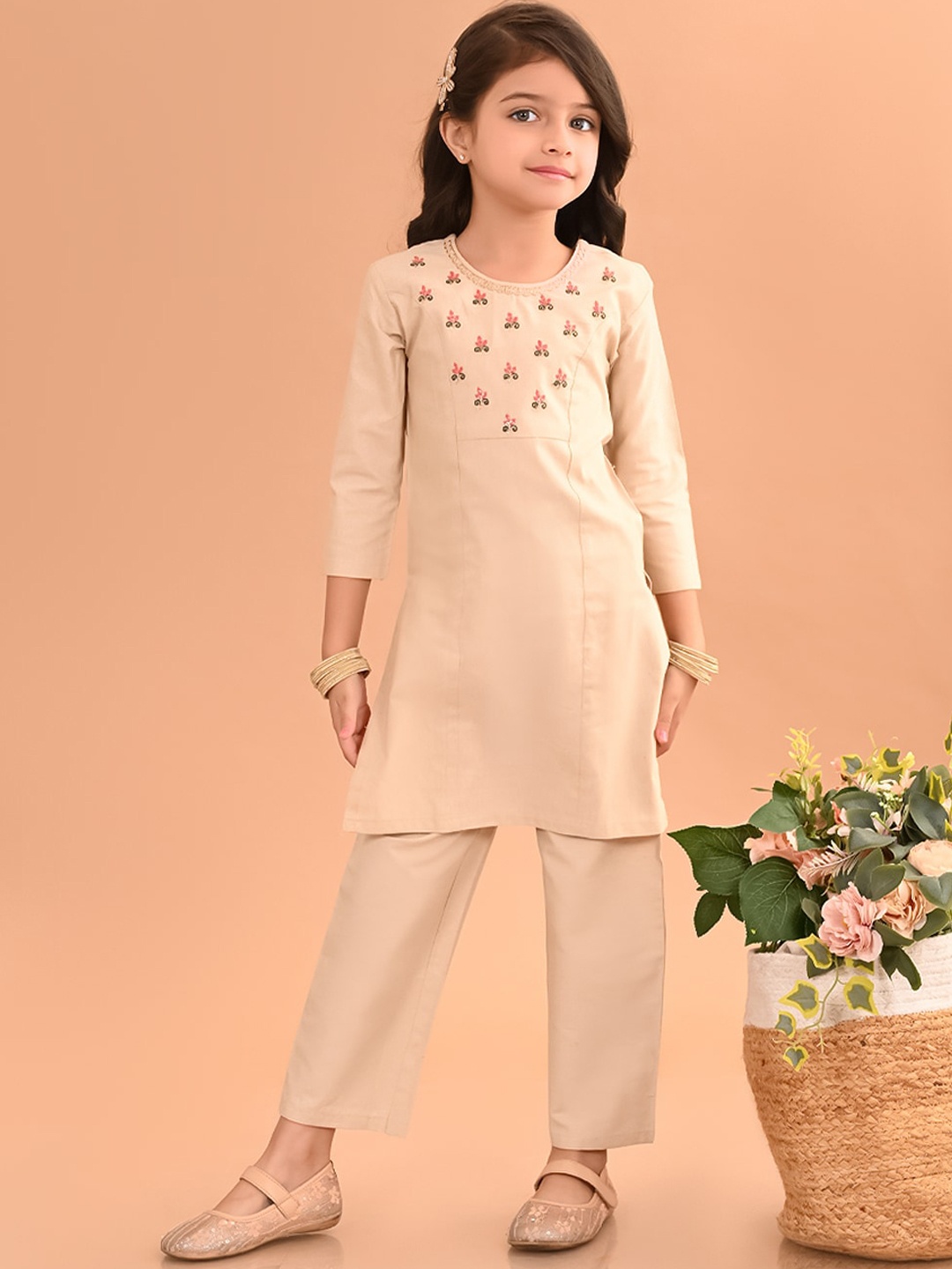

LilPicks Girls Yoke Design Regular Pure Cotton Kurta with Palazzos, Beige