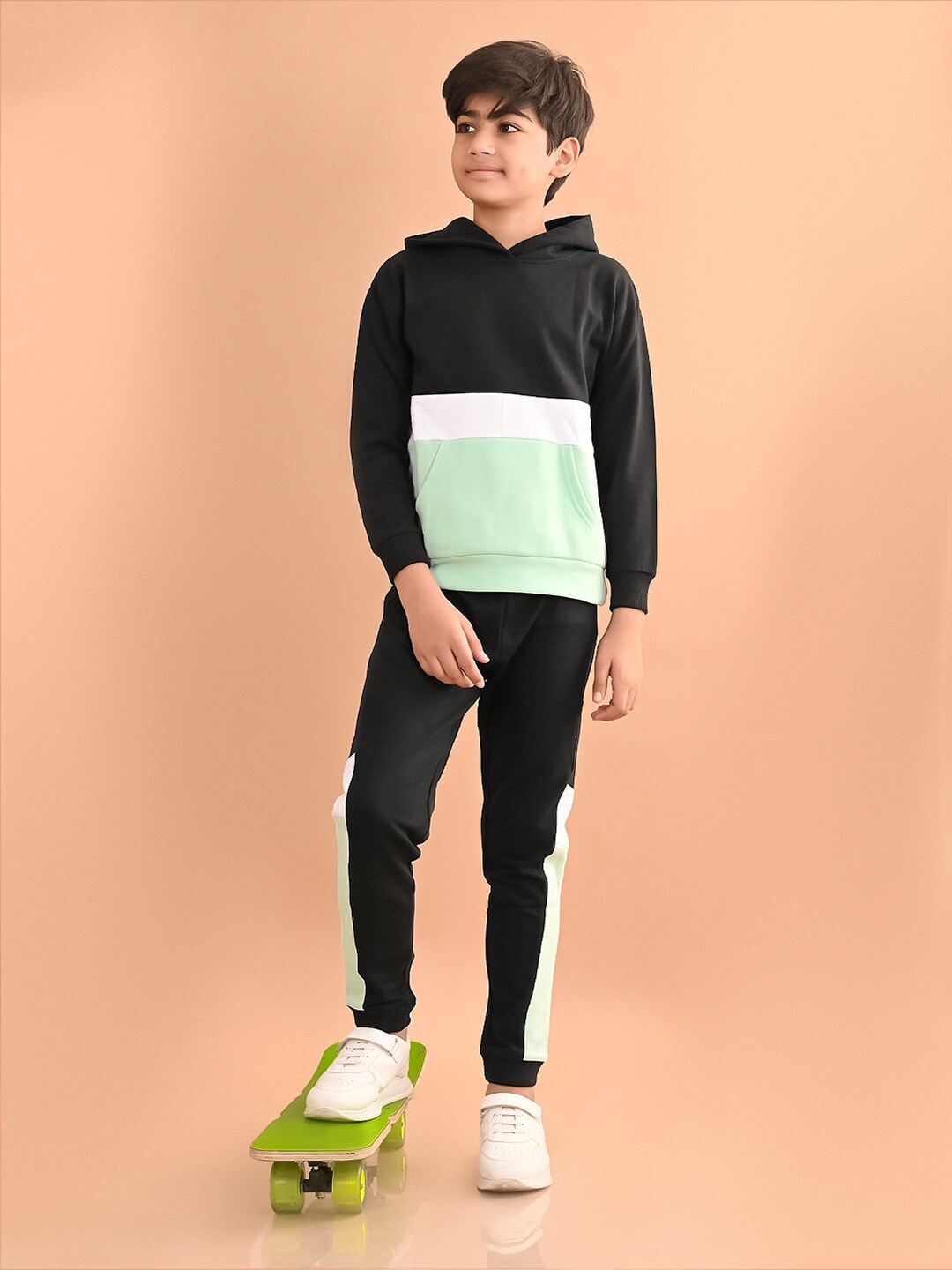 

LilPicks Boys Colourblocked Hooded Sweatshirt With Joggers, Black