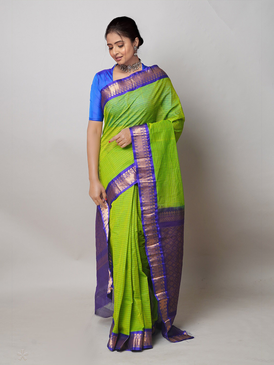 

Unnati Silks Checked Woven Design Pure Cotton Handloom Gadwal Saree, Green