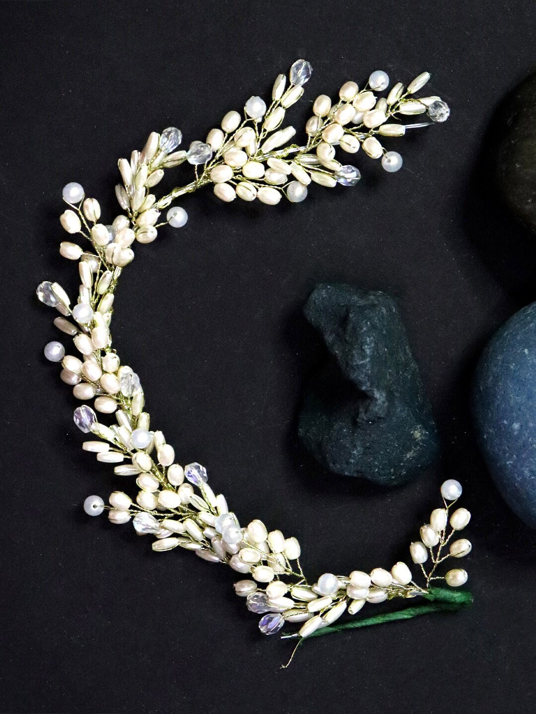 

VAGHBHATT Pearl Studded Hair Accessory, White