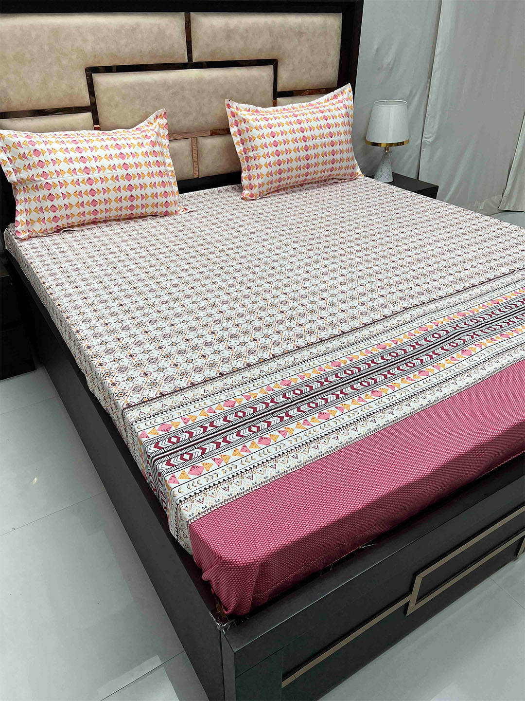 

Pure Decor lifestyle Pink Ethnic Motifs Flat Cotton 400 TC King Bedsheet & 2 Pillow Covers