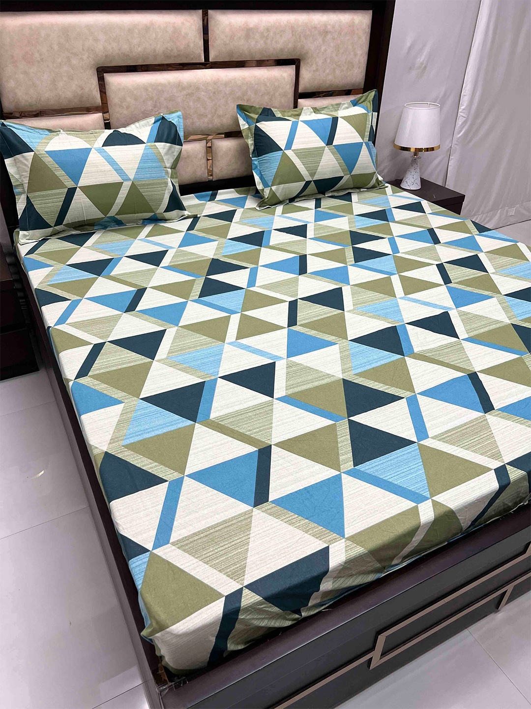 

Pure Decor Sapphire Beige Green Geometric Cotton 240 TC King Bedsheet With 2 Pillow Covers