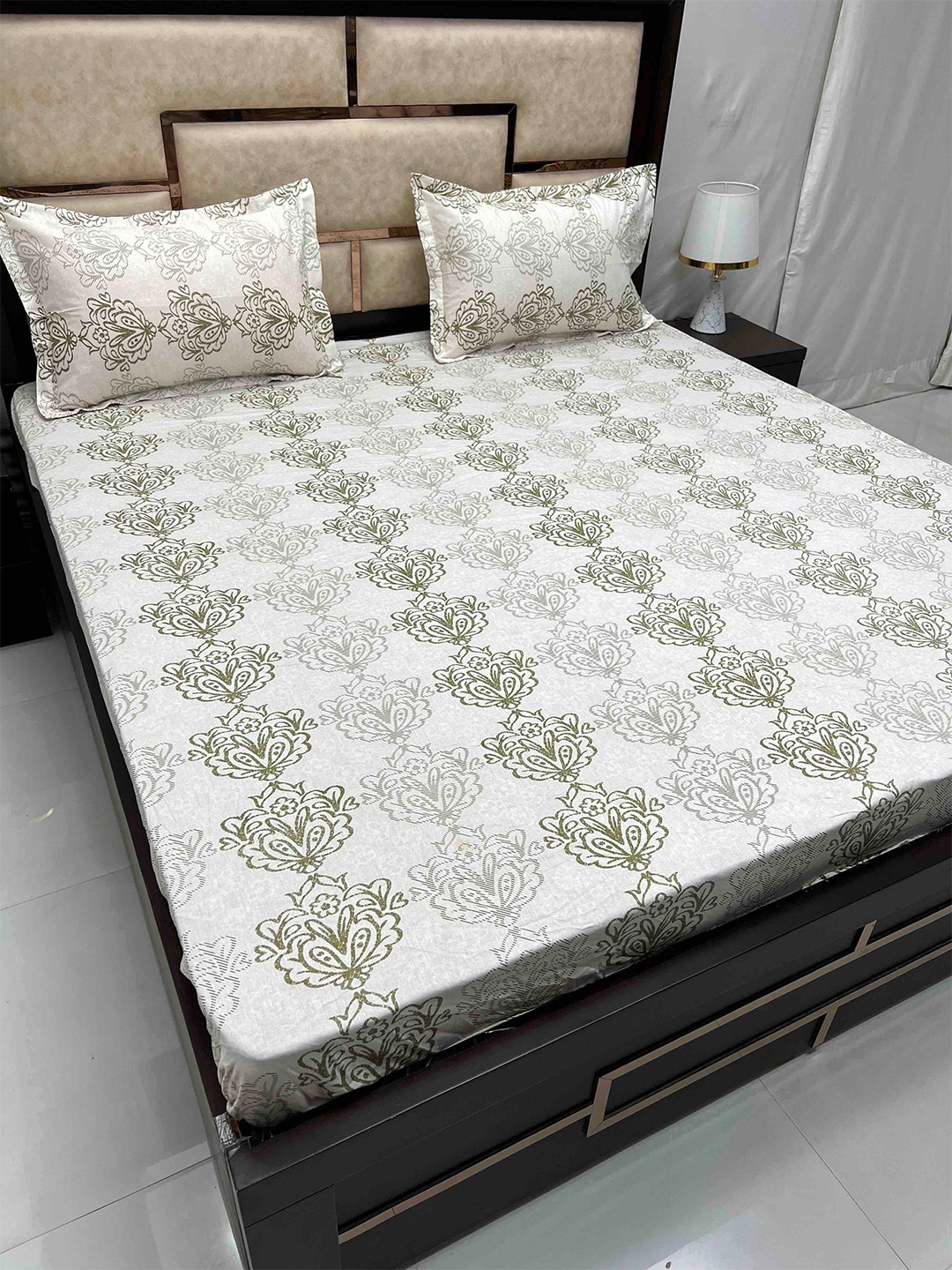 

Pure Decor Sapphire Green Fitted Floral Cotton 240TC King Bedsheet with 2 Pillow Covers, Beige