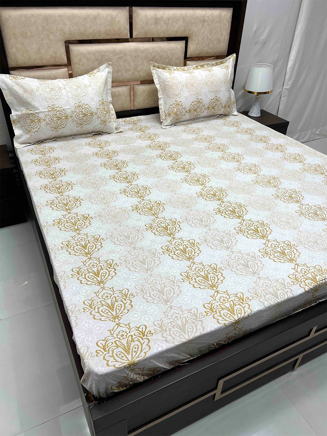 

Pure Decor Sapphire White Floral Fitted Cotton 240TC King Bedsheet with 2 Pillow Covers